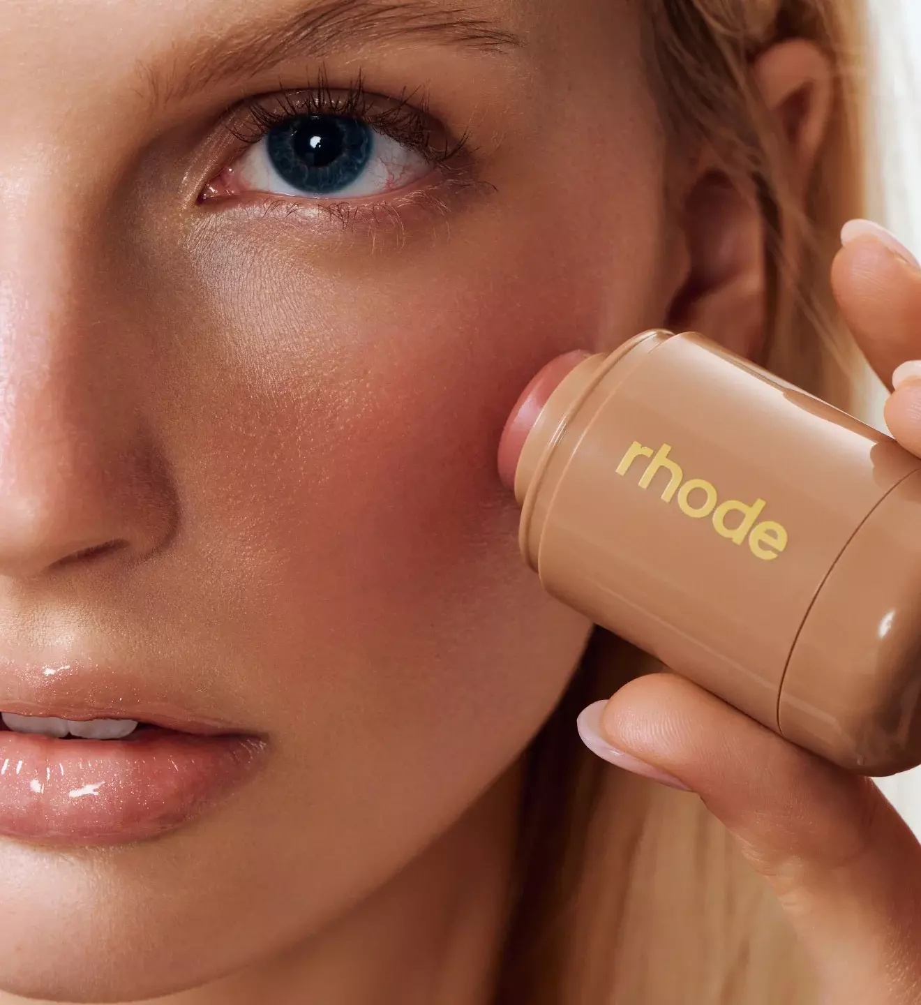 Rhode Pocket Blush Tan Line 5,3g - Кремовый стик с нежным пудрово